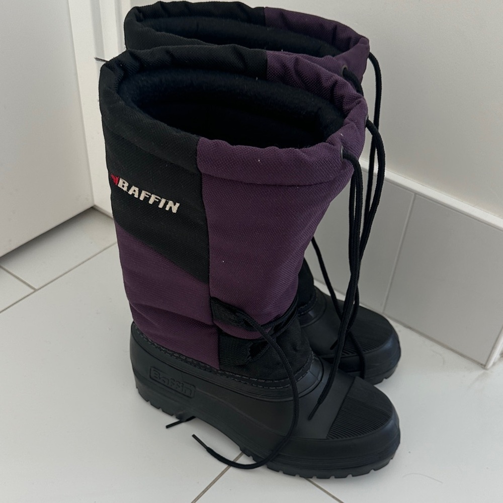 Baffin Black and Purple Snow Boots Women’s 5
